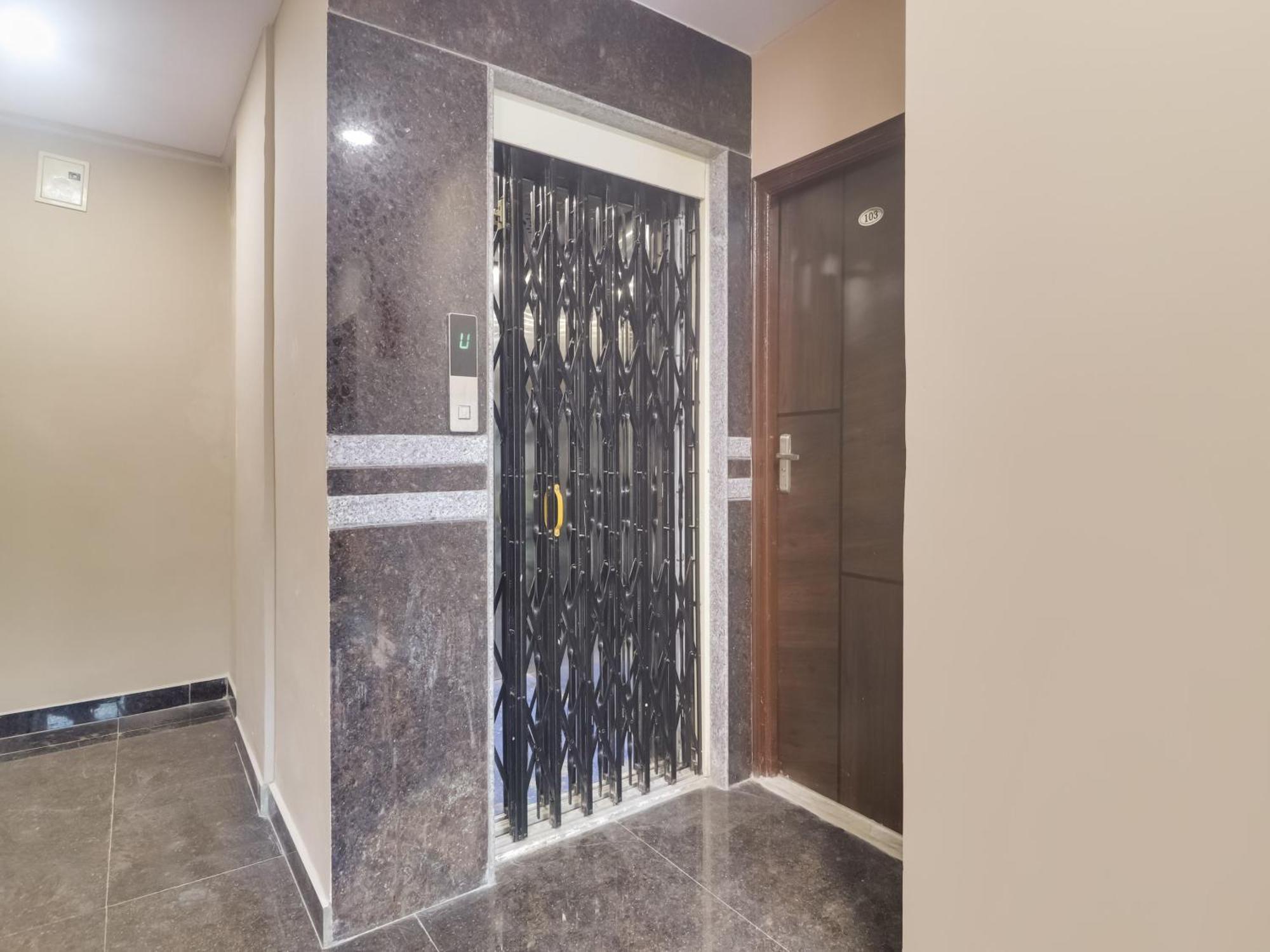 Hotel O Red Stone Hotels Haydarabad Dış mekan fotoğraf