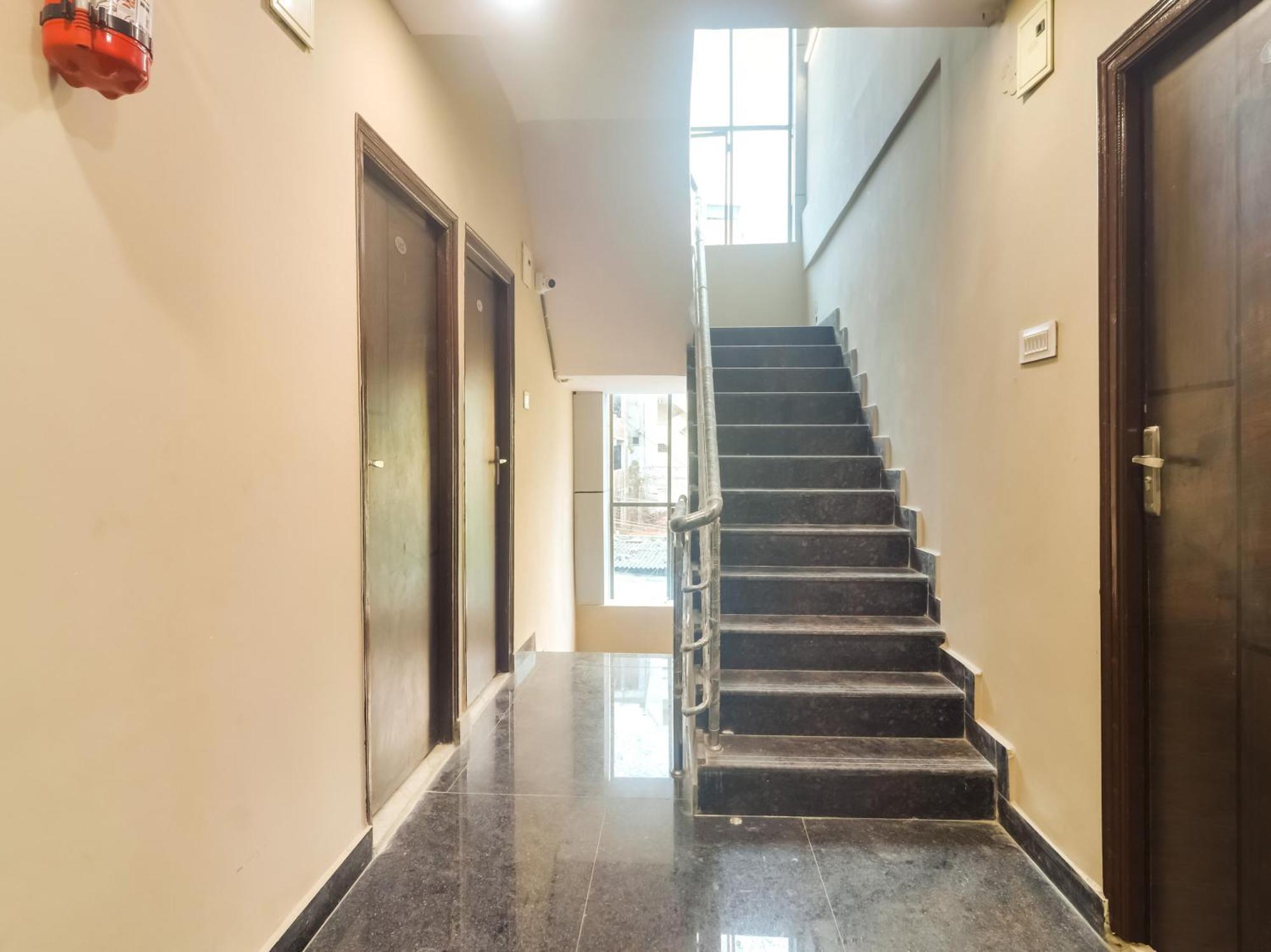Hotel O Red Stone Hotels Haydarabad Dış mekan fotoğraf